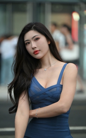 25成都车展包臀裙网红（叶濛雨） [22P]