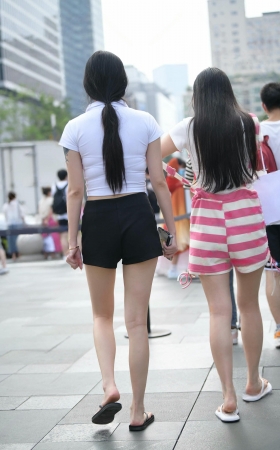 街拍穿人字拖的小姐姐 [16P]