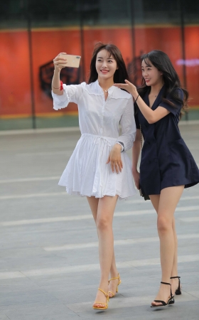 清纯好看的小姐姐 展现女神气质 [19P]