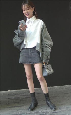 黑靴牛仔裙美女