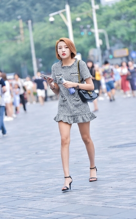超长美腿短发美女