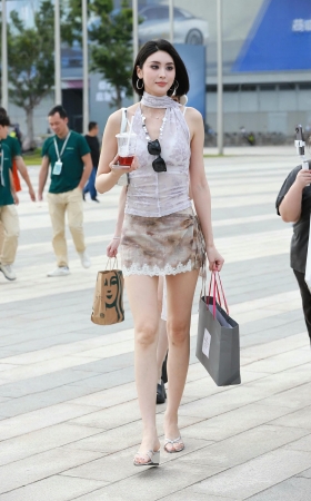 禾火VS小玥玥 刘一琳 [18P]