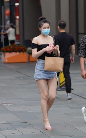 牛仔短裙高跟小姐姐 [13P]