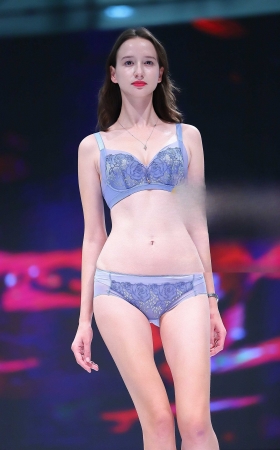 内衣秀1 [15P]