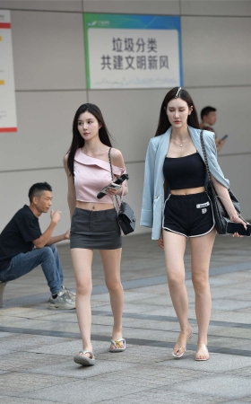 高挑魅力姐妹