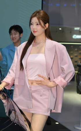 26-21-127春晓小可爱贼美· 11P
