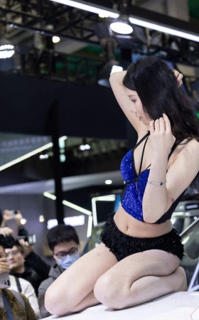 LB802-36P苏州改装-车顶上的美人我是刘思桐美胸玉足 9P