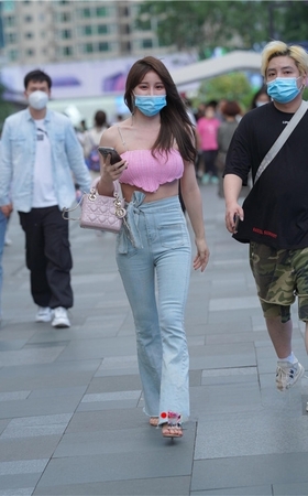 红唇浅牛美女(100P)