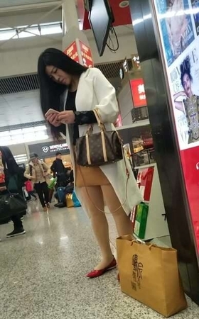 4k超清，红色平底鞋肉丝袜短裙漂亮御姐