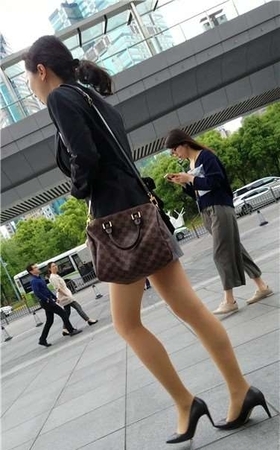 4k超清，街拍极品美腿高跟鞋性感高颜值少妇