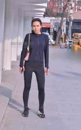 左手倒影赛帖：健美裤紧绷臀性感美女 [28P]