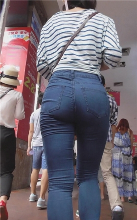 超紧牛仔大苹果美女