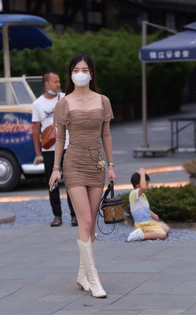 黄昏后的包臀裙美女 [15P]