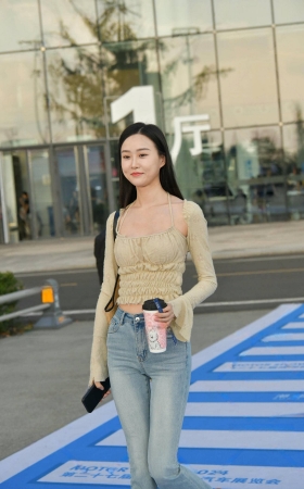 还是她，酒窝美女~ [19P]