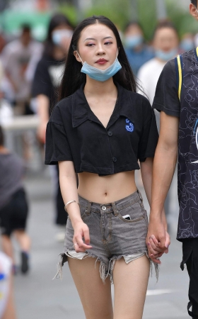 露肚脐小蛮腰热裤女友 [13P]
