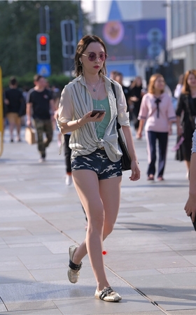 短发妹子(13P)