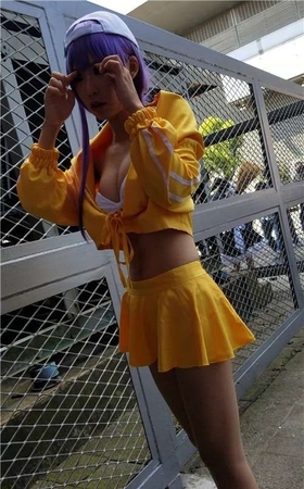 4K – 展会上小丰满的cosplay少女 [801 MB/MP4]