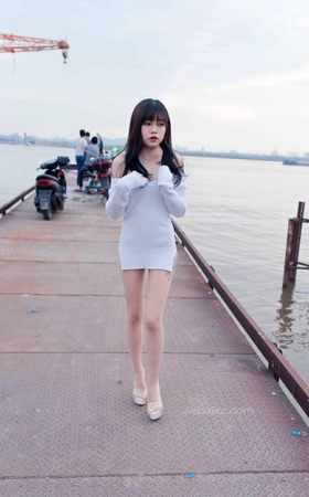 御风街拍★极品美足少女在海鸥岛上的奇遇【套图+视频】 [10P]