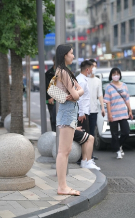 漂亮的热裤姐妹 [18P]