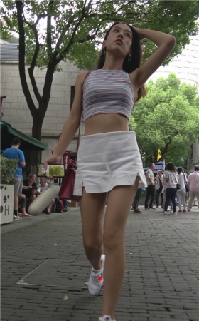 露腰白裙小姐姐