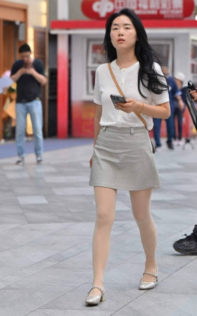 26519-10-68√微厚肉丝邻家小妹 11P