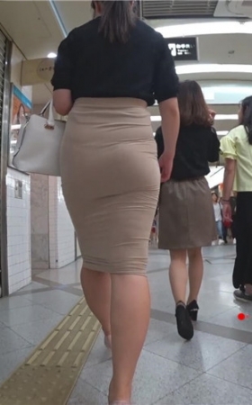 米色包屯长裙极品大腿OL