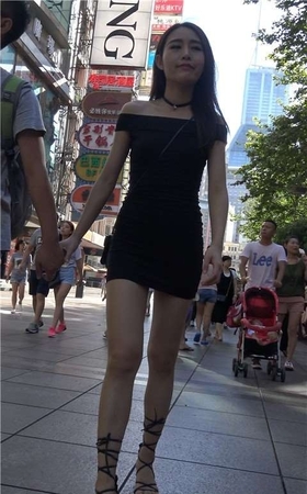 4K 街拍黑色紧身短裙美图高贵气质美女  [1.17 GB]