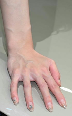 2593-19-113√网红美女美足婕妤 12P