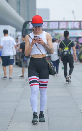 玩手机的紧身** [21P]