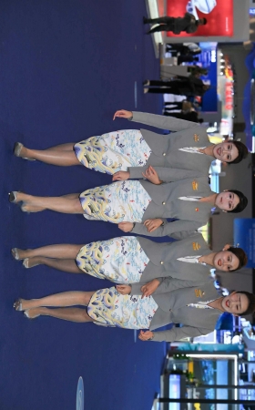 SH25-135-124√海航空姐-四龙出海 13P