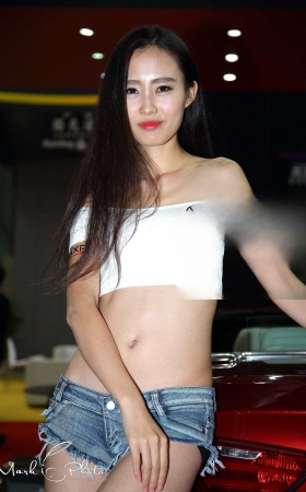 迷你热裤车模 [11P]