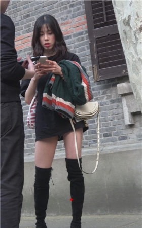 黑色高靴小姐姐