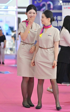 26528-1-108√东海航空-甜美小仙女俩乘务员 10P