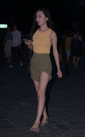 夜拍之健步如飞的美貌大长腿 [13P]