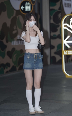 性感超短牛仔裙美眉