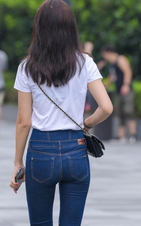 紧牛的阳光美眉 [17P]