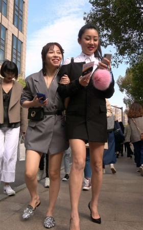 性感美腿美女姐妹