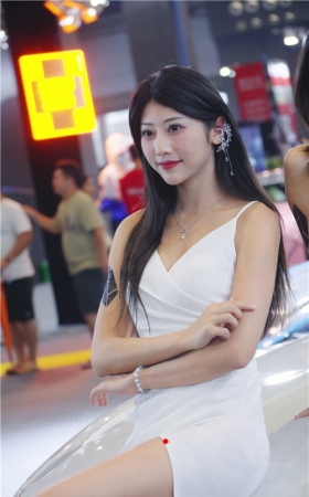 洁白长裙车模美女