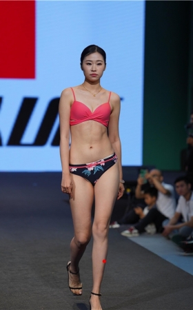 T台美女走秀(104P)
