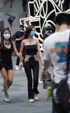 大胆前卫的打扮