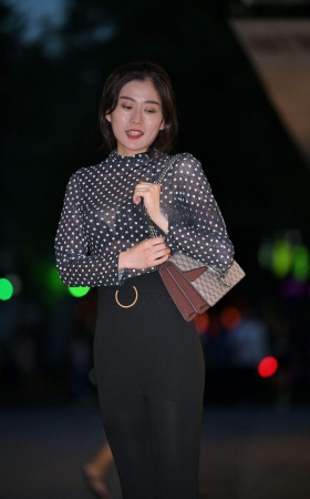 q夜拍漂亮高颜值美女 [17P]