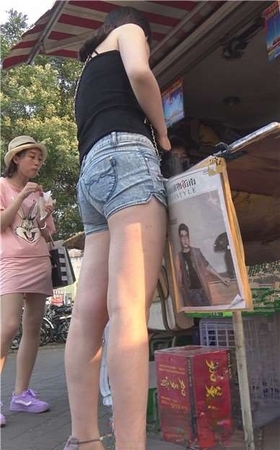 4k-身材火辣性感圆臀牛仔热裤的美女 [3.96 GB]