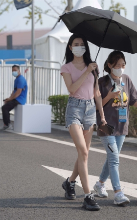 高挑甜美可爱