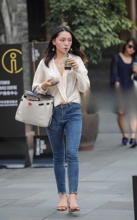 紧身裤总能散发诱人的味道 [22P]